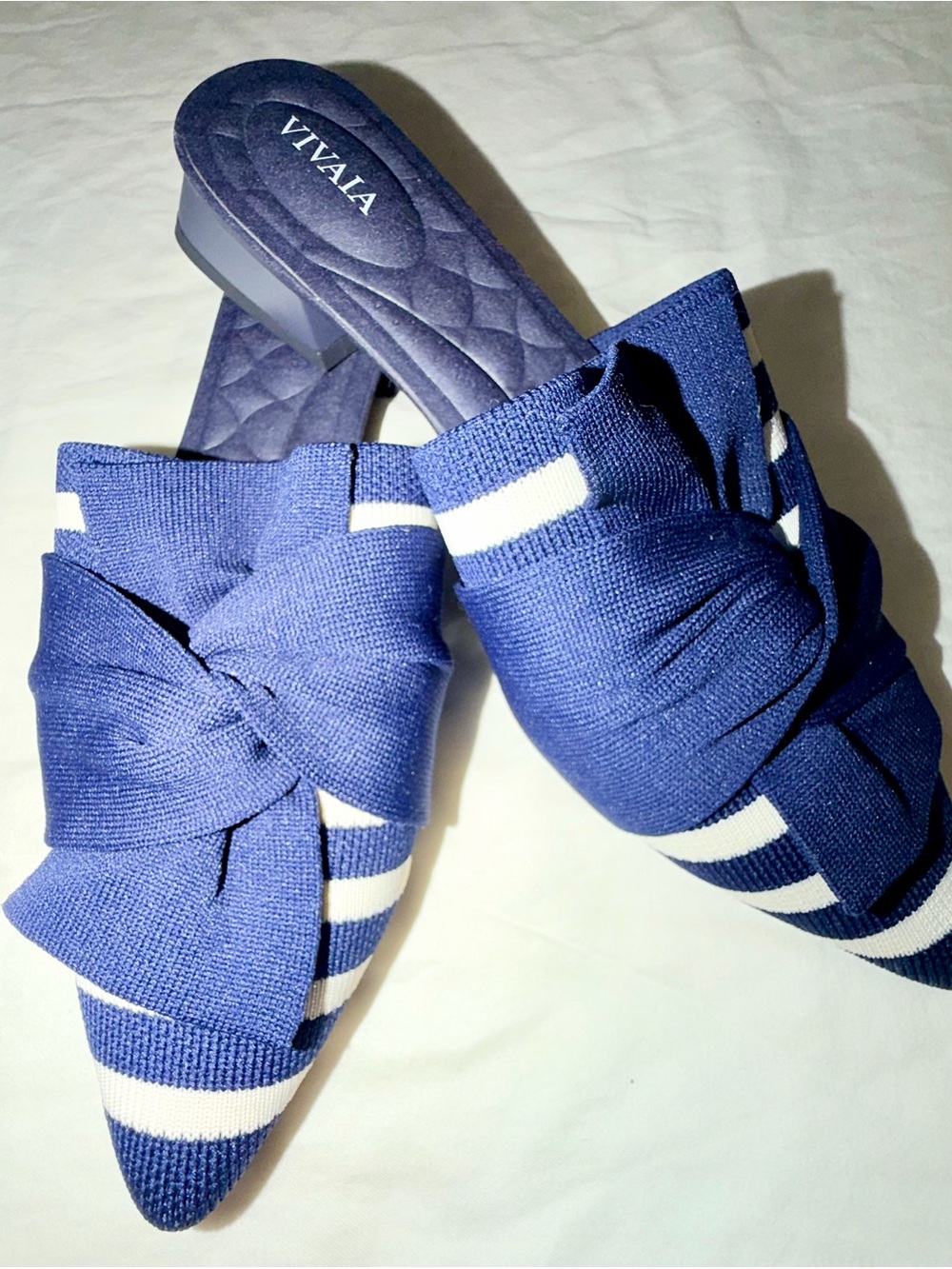 VIVAIA Yaffa Pro Pointed Toe Mules in Navy & White